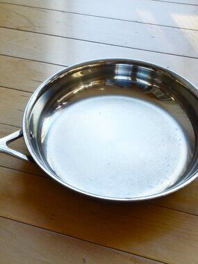 Le Creuset stainless steel pan 9.5"